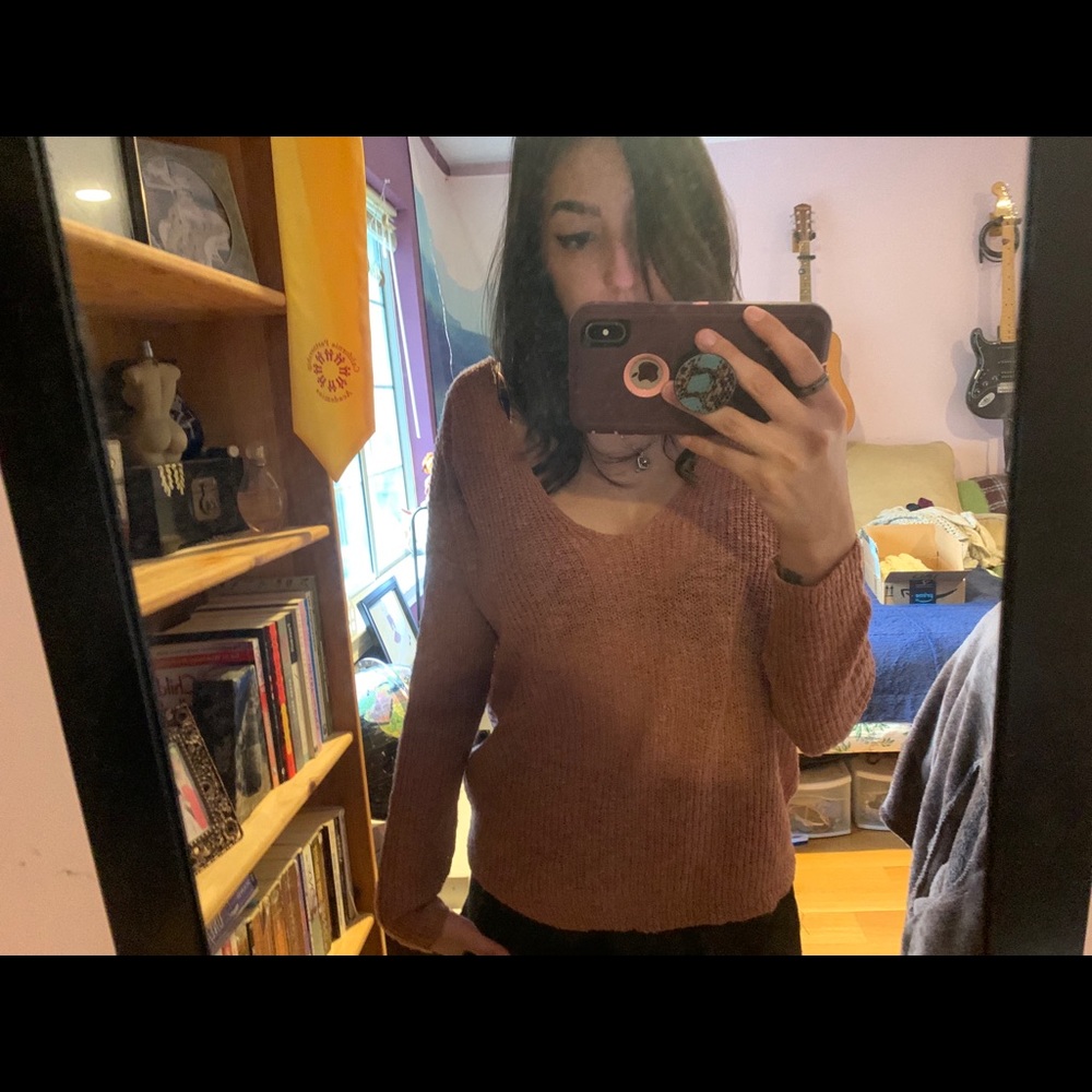 🔴 5 for $25 🔴 twist back mauve sweater